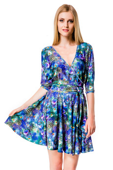 Синее летнее платье с принтом Перо павлина Mondigo со скидкой