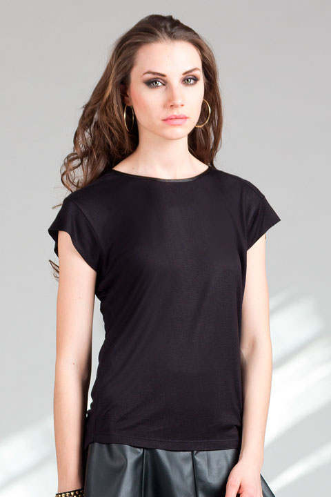 Фото товара 7358, черный топ с молнией на спине