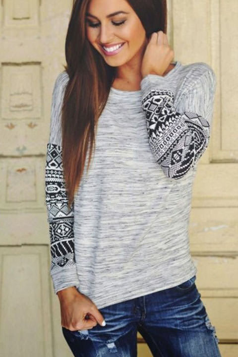 Фото товара 8824, лонгслив с принтом на рукавах 