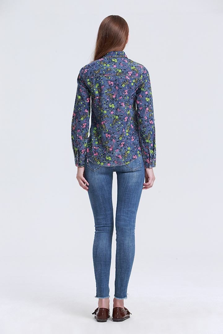Фото товара 9467, джинсовая рубашка с цветочным рисунком