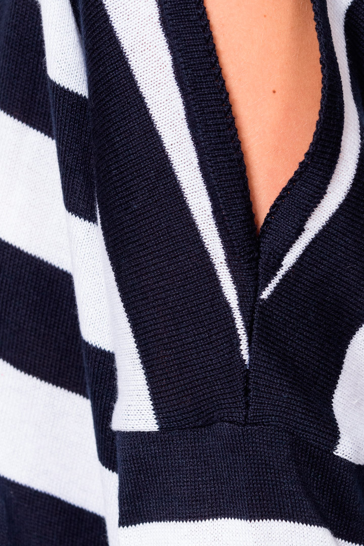 Фото товара 9512, джемпер с открытыми плечами