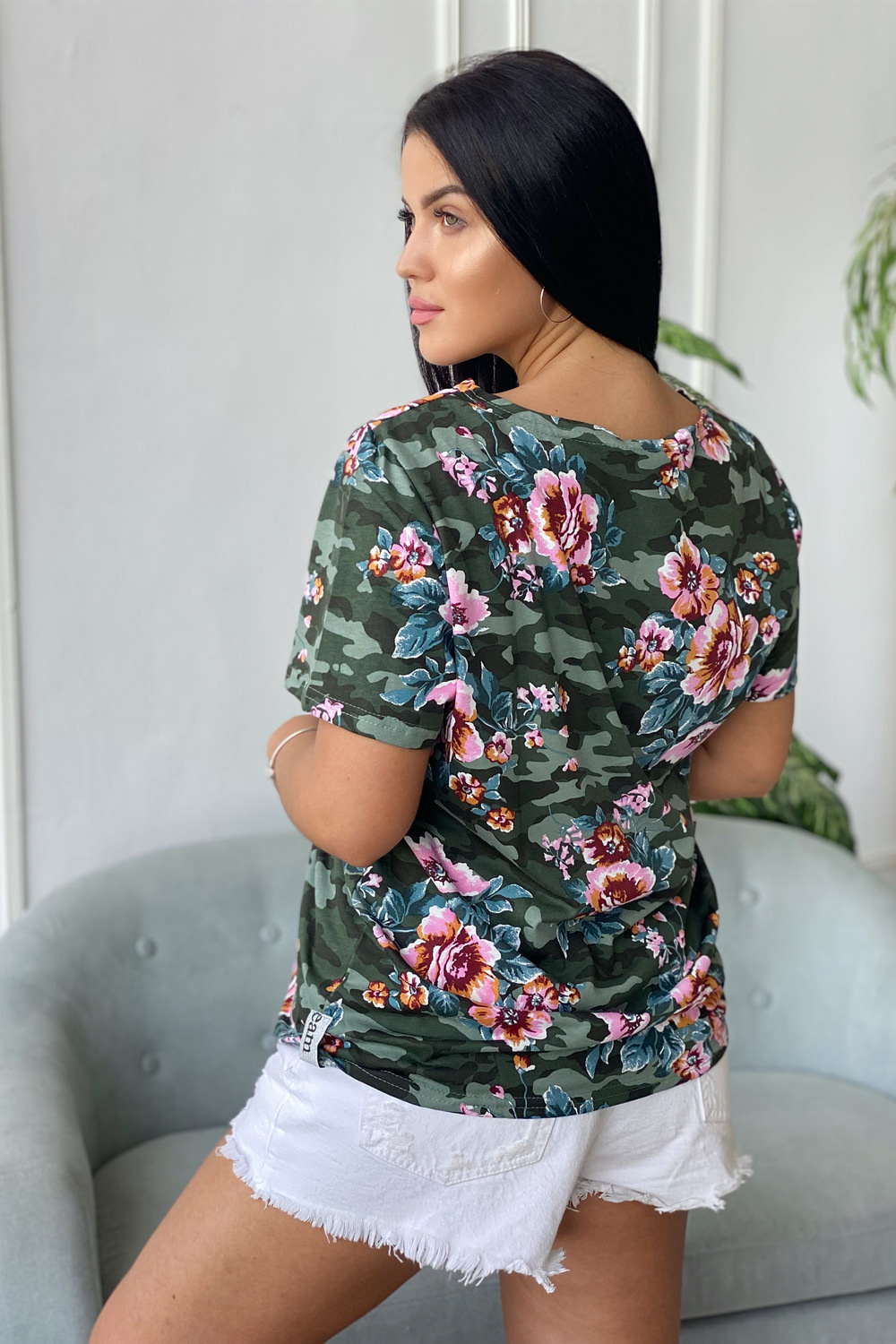 Фото товара 22858, женская зеленая свободная футболка с цветами