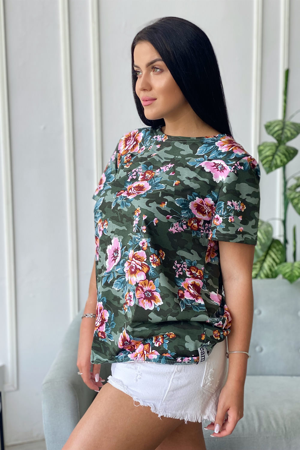 Фото товара 22859, женская зеленая свободная футболка с цветами