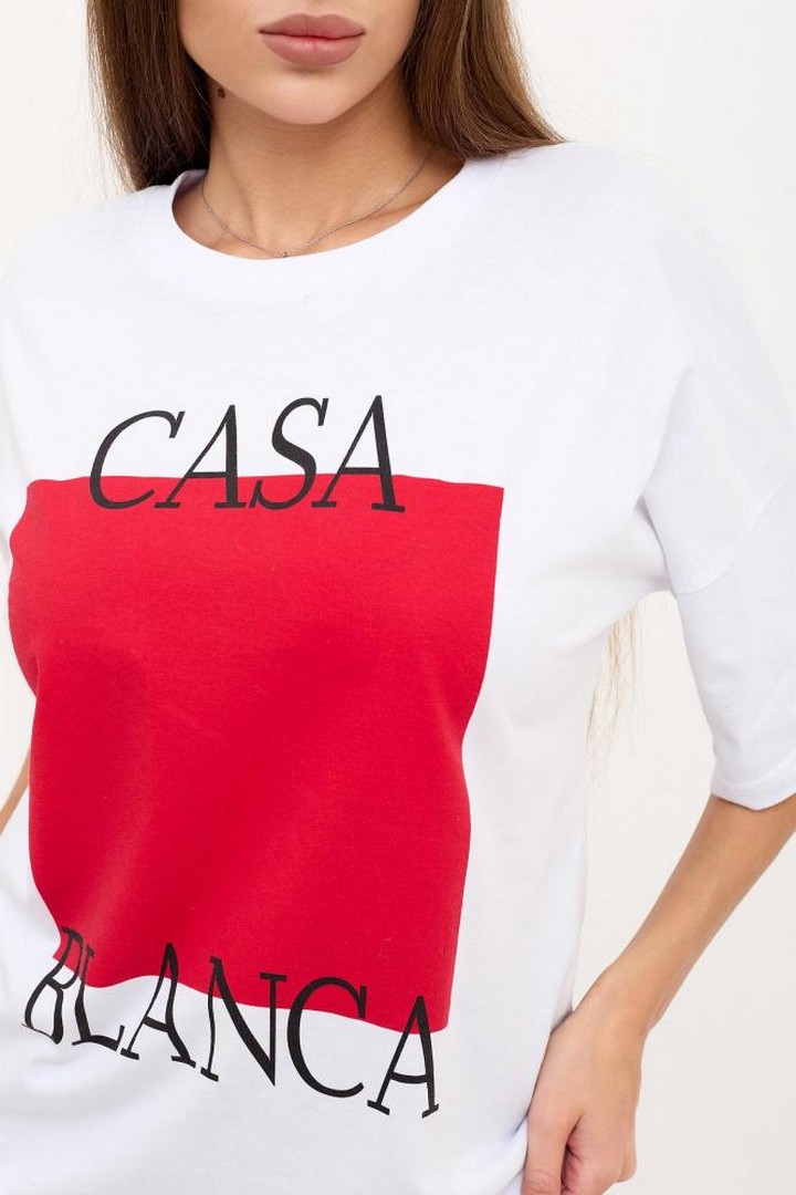 Фото товара 23977, женская белая футболка оверсайз с ярким принтом каса бланка