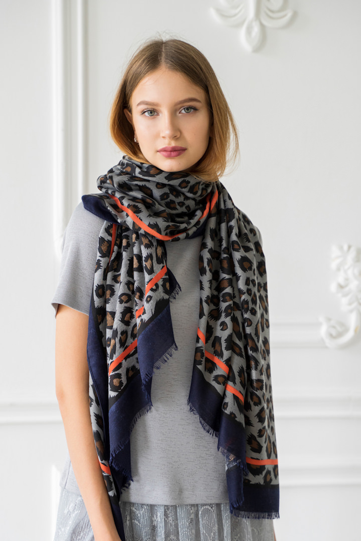 Фото товара 19052, палантин темно-синий