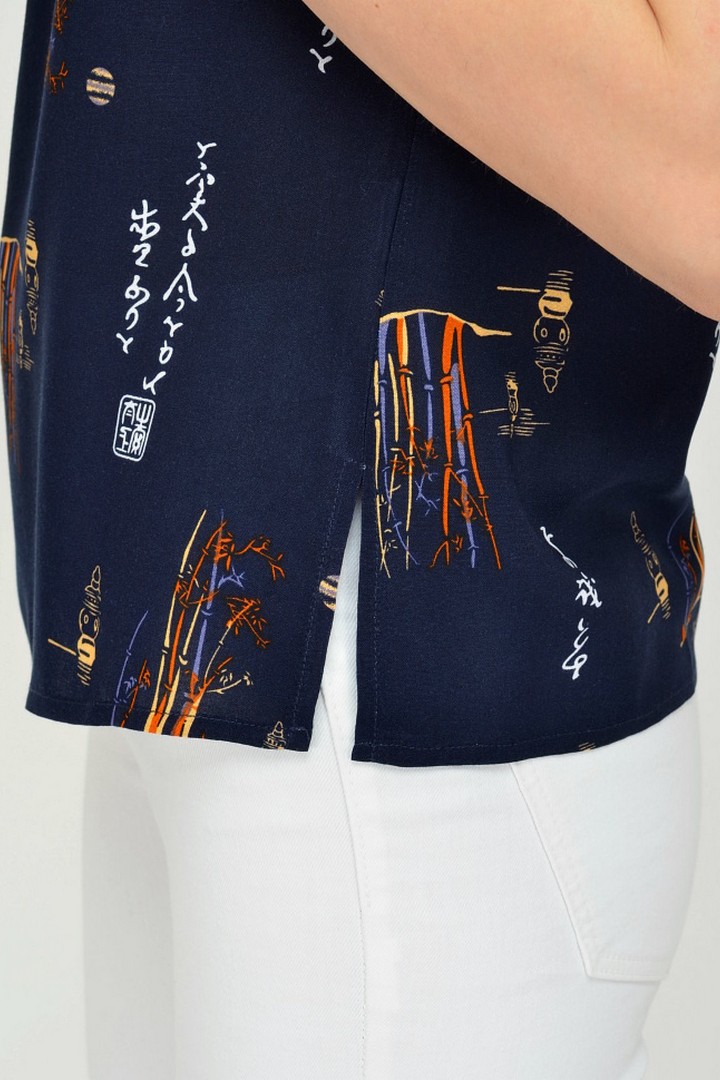 Фото товара 19811, темно синий топ с рисунком